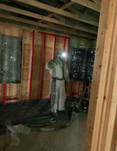 Unger Foaming Solutions Worker giving a big thumbs up to the camera